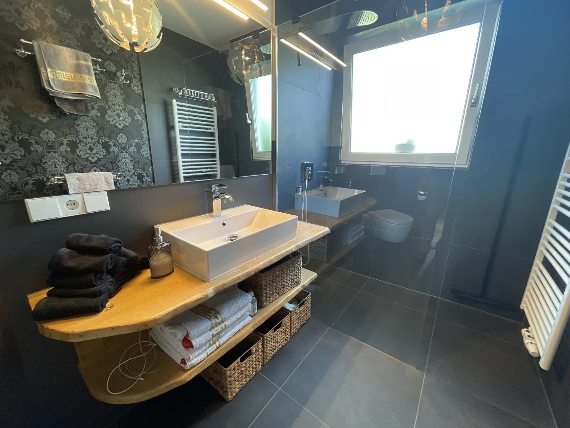 Appartement Region Esslingen - Naehe Messe - Flughafen - Stuttgart - Wohnen Und Arbeiten Auf Zeit In 120M2 Wohlfuehlatmosphaere - Ab 3 Uebernachtungen - Geeignet Fuer 4 Pers Incl Kinder - Beistellbett Moeglich - Kinder Und Tiere Willkommen - Garage F Altbach Buitenkant foto